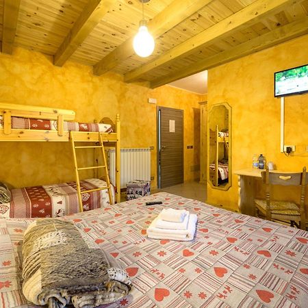 Alloggio del contadino Sondrio Esterno foto
