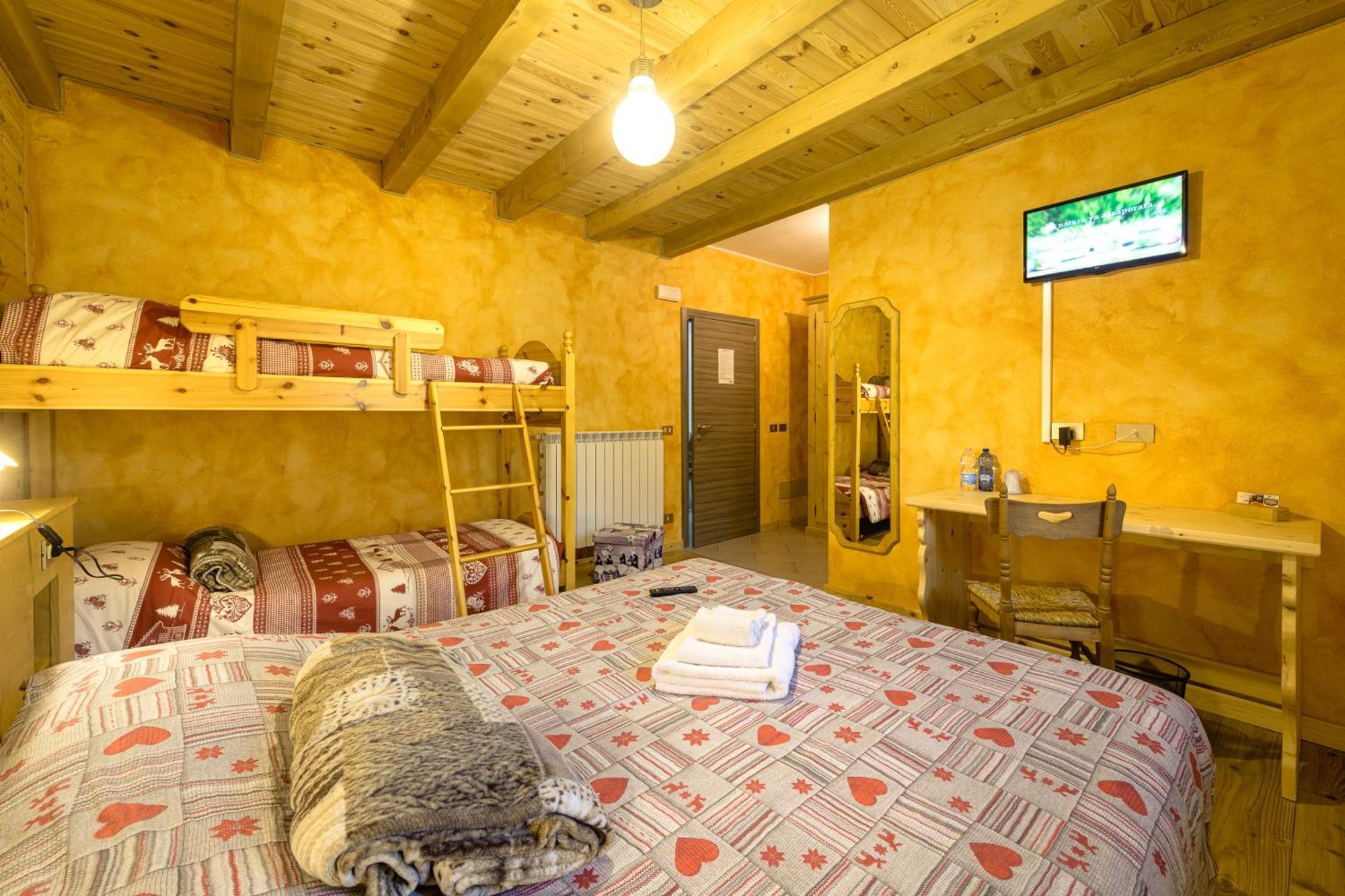 Alloggio del contadino Sondrio Esterno foto
