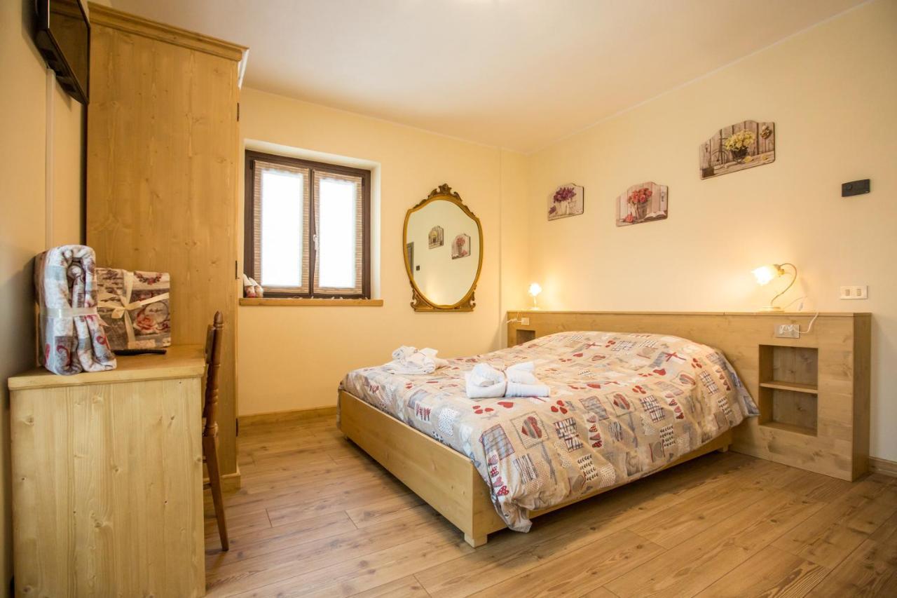 Alloggio del contadino Sondrio Esterno foto